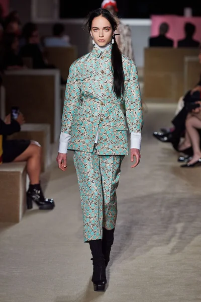 Look 33